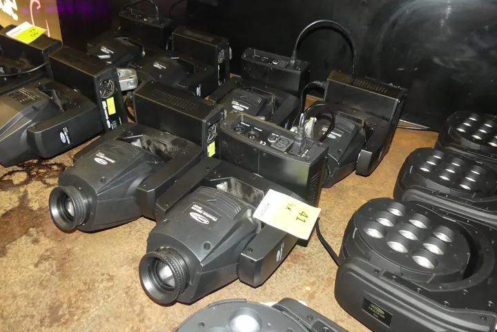 4x Showtec Moving Head Strahler Modell: Phantom 50LED Spot